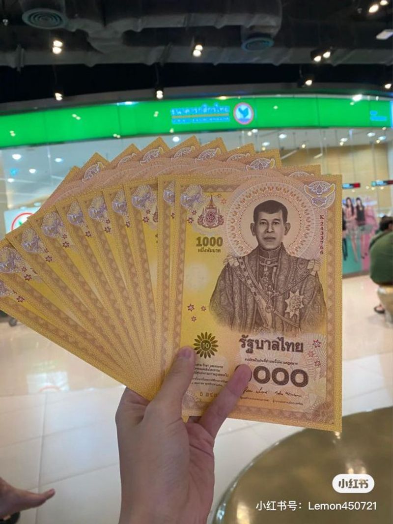 趣闻 泰国发行新钞太大张1000泰铢比手机大钱包塞不下 Knewbii